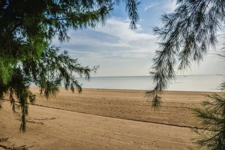 Чаам: Sandy Beach Condo 15E