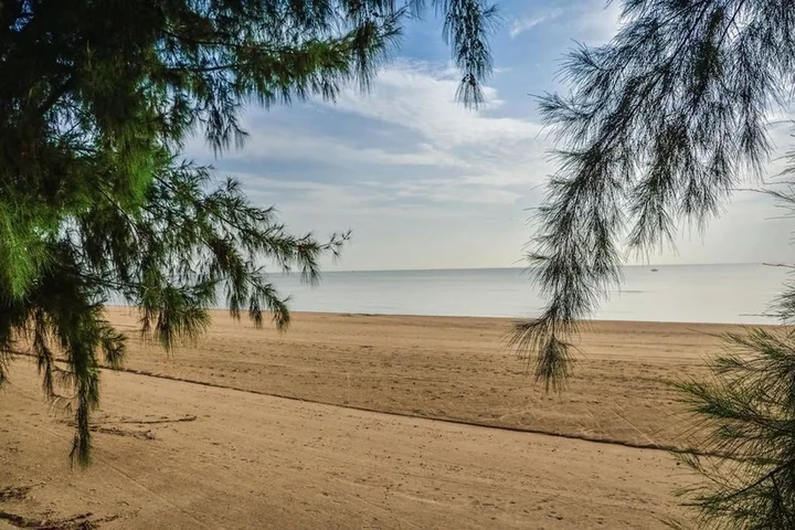 Чаам: Sandy Beach Condo 15E