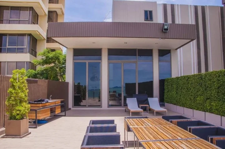 Паттайя: Baan Plai Haad Beachfront Condominium
