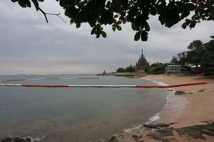 Паттайя: Baan Plai Haad Beachfront Condominium