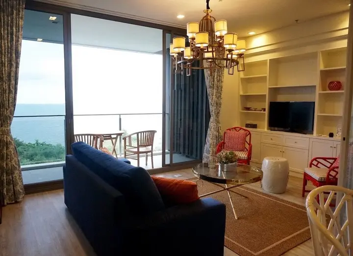 Паттайя: Baan Plai Haad Beachfront Condominium