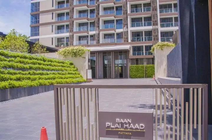 Паттайя: Baan Plai Haad Beachfront Condominium
