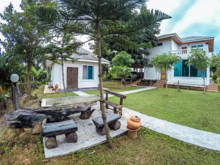 Лоэй: Roongthiwa resort Phurua