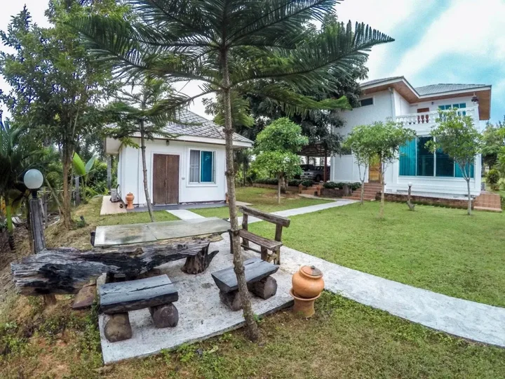 Лоэй: Roongthiwa resort Phurua