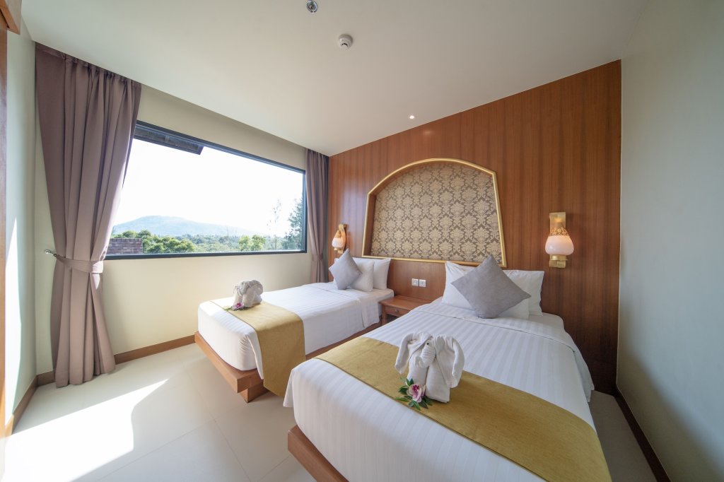 Тхаланг: Курортный отель Maikhao Palm Beach