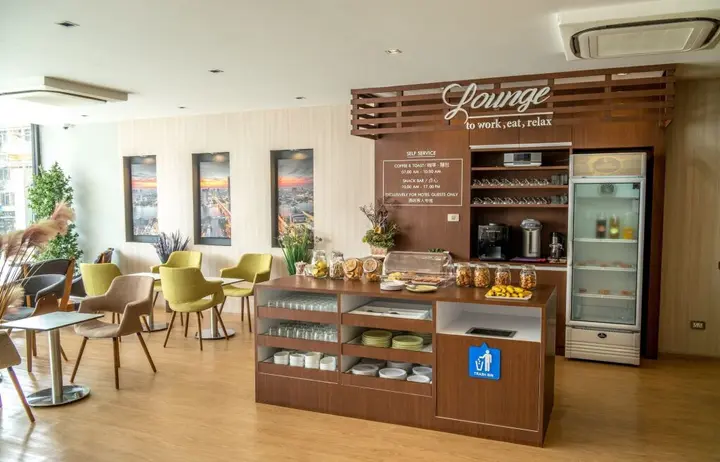 Хатъяй: The Three Hat Yai