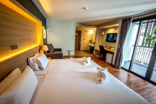 Хатъяй: The Three Hat Yai