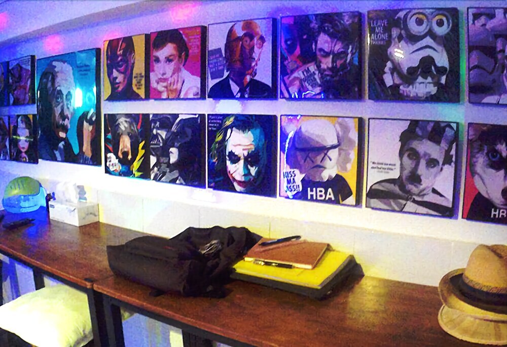 Бангкок: Cafe and Bar Secret Base