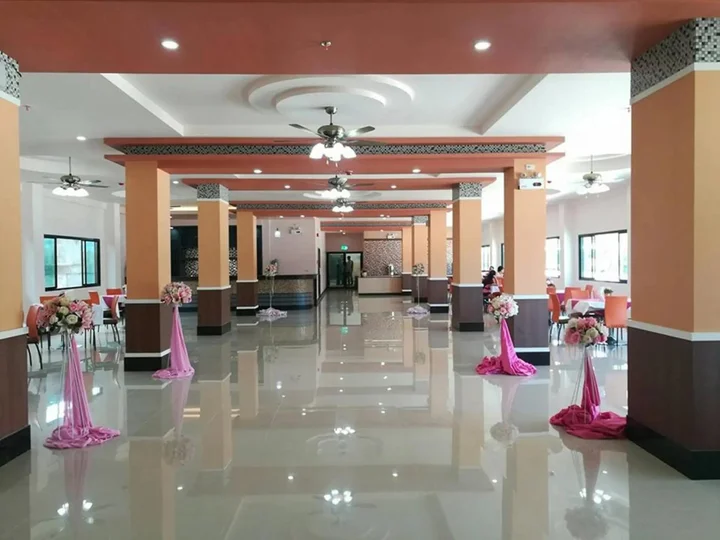 Хатъяй: Sakura Budget Hotel