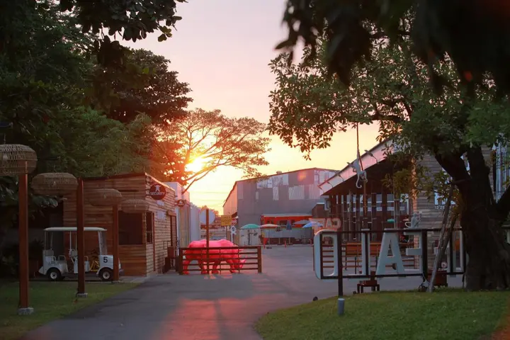 Самутсонгкхрам: The Buffalo Amphawa (SHA Plus)