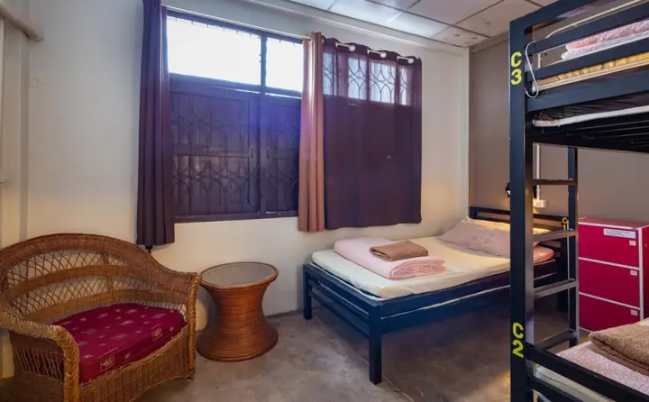 Сураттхани: Toby's Hostel