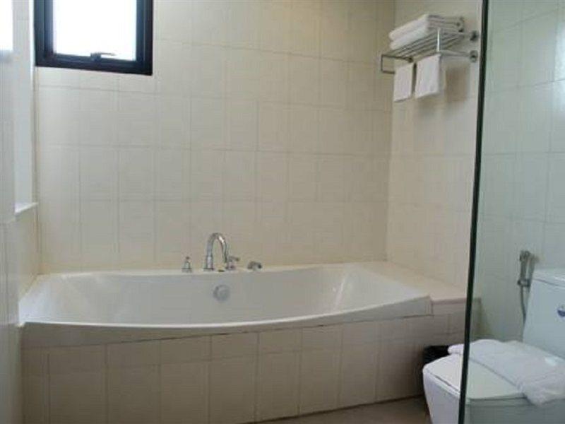 Бангкок: Ballys Studio Suite Silom