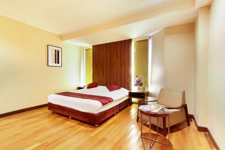 Бангкок: Ballys Studio Suite Silom