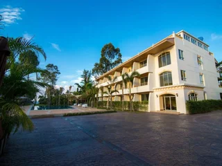 Кхлонг Кхут: Villa Blanca Hotel & Restaurant