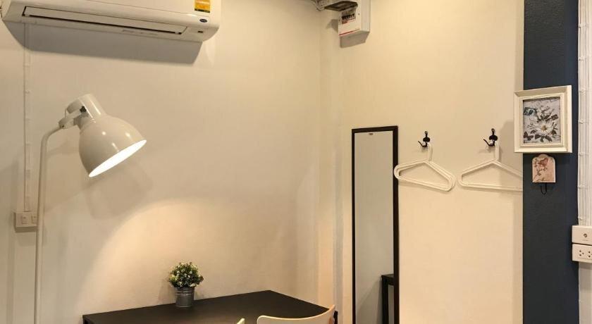 Бангкок: Charoenpong Apartment