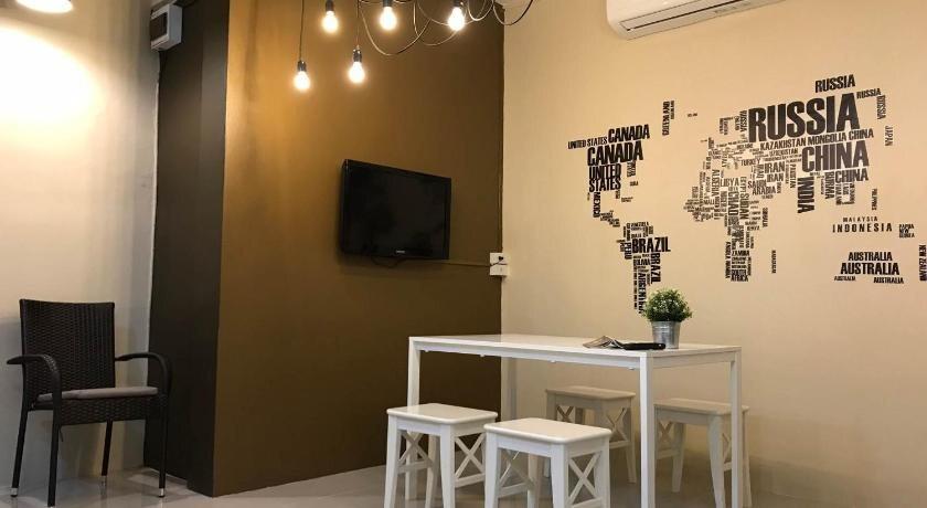 Бангкок: Charoenpong Apartment