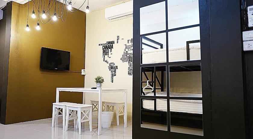 Бангкок: Charoenpong Apartment