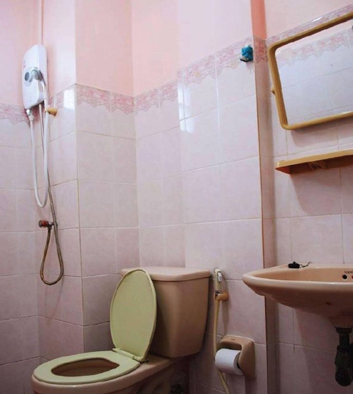 Нонтхабури: Ameena Apartment