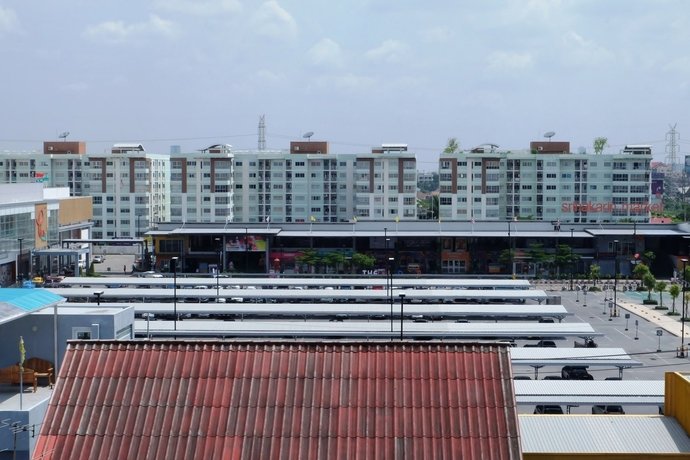 Банг Пхли: J. Residence