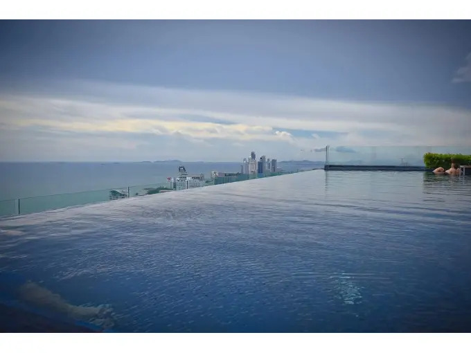 Паттайя: Centric Royal by Swimming Pool