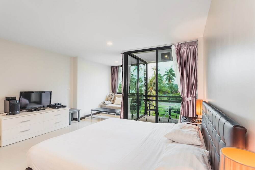 Тхаланг: The Kris Resort Condotel at Bagtao Beach