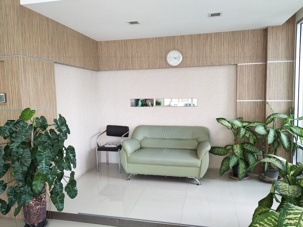 Районг: The View Apartment