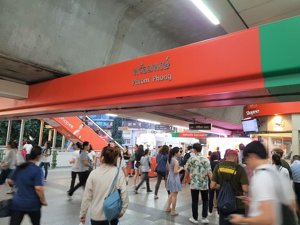 Бангкок: Sukhumvit In The Park BTS PhromPhong