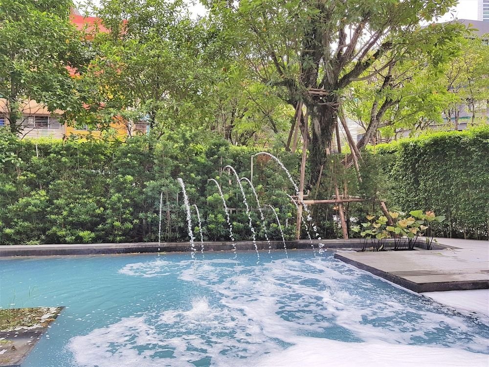 Бангкок: Sukhumvit In The Park BTS PhromPhong