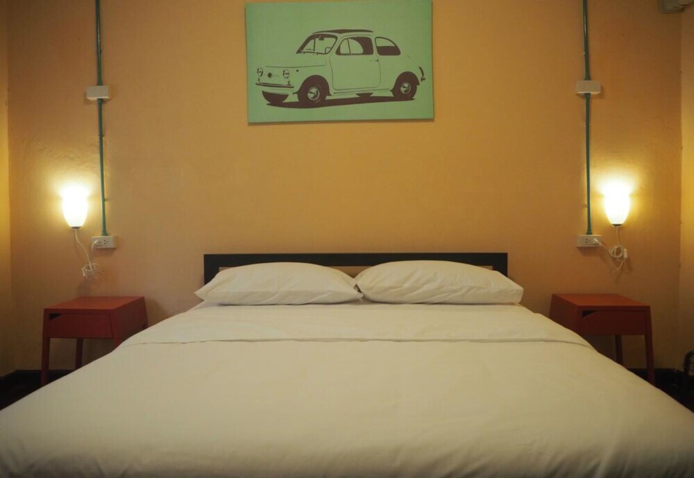 Бангкок: April 24 Home - Hostel