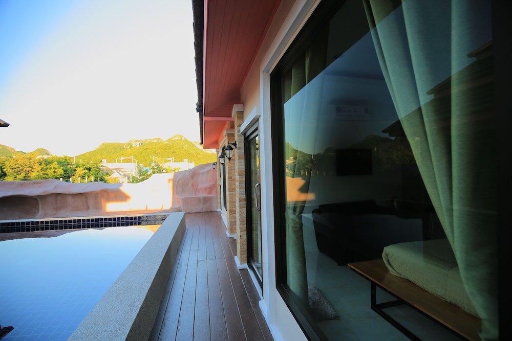 Сам-Рои-Йот: Baan Oshi Beach