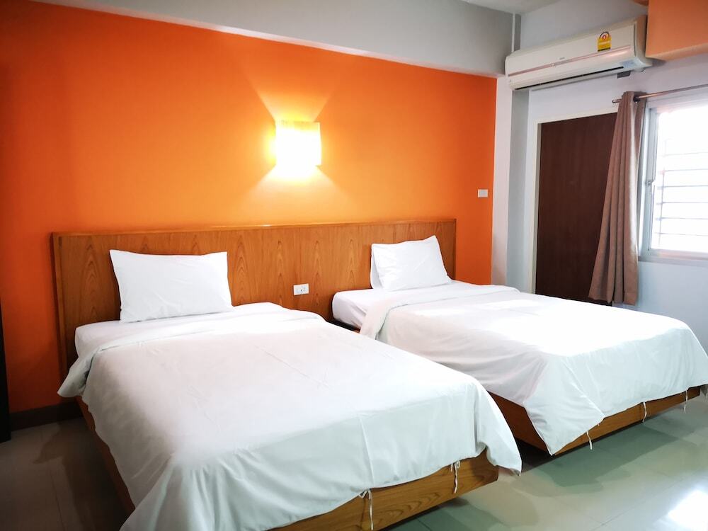 Кхлонг-Янг: 100 House Hotel