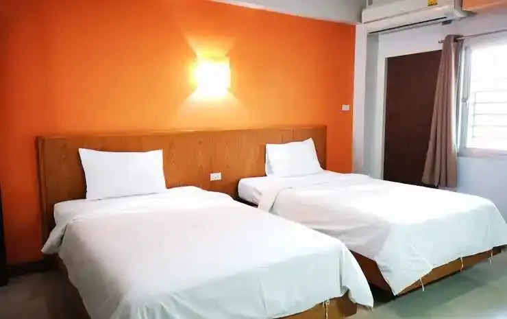 Кхлонг-Янг: 100 House Hotel