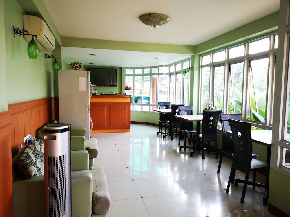 Кхлонг-Янг: 100 House Hotel
