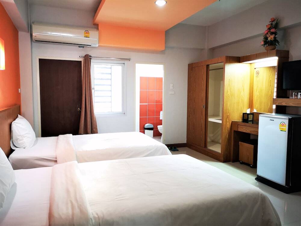 Кхлонг-Янг: 100 House Hotel