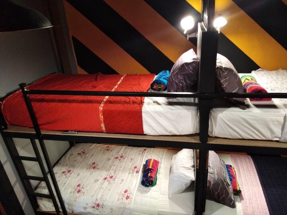 Сураттхани: Chang Bed and Bar Hostel - Adults Only