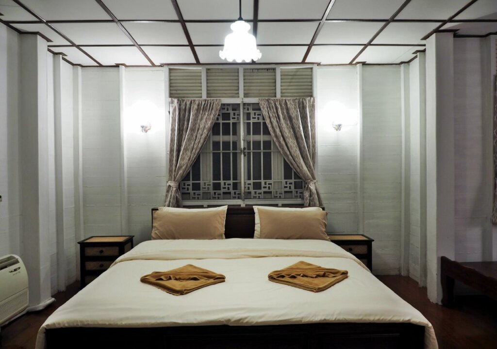 Бангкок: 24 Samsen Heritage House