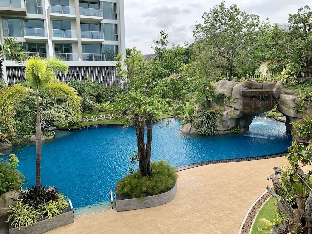 Паттайя: Among Riviera City of Sky Pattaya
