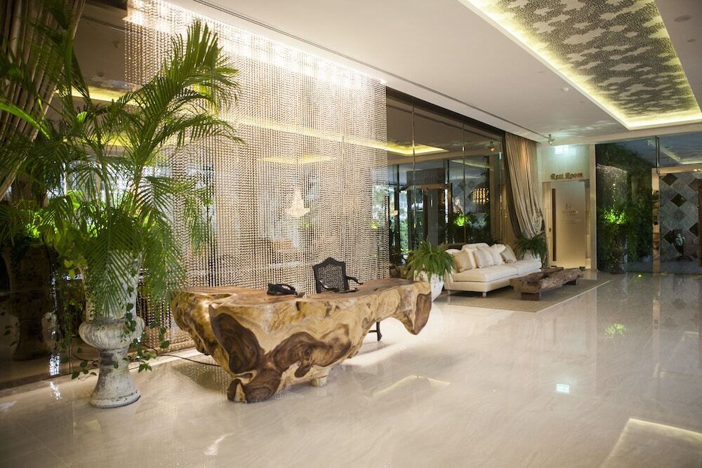 Паттайя: Among Riviera City of Sky Pattaya