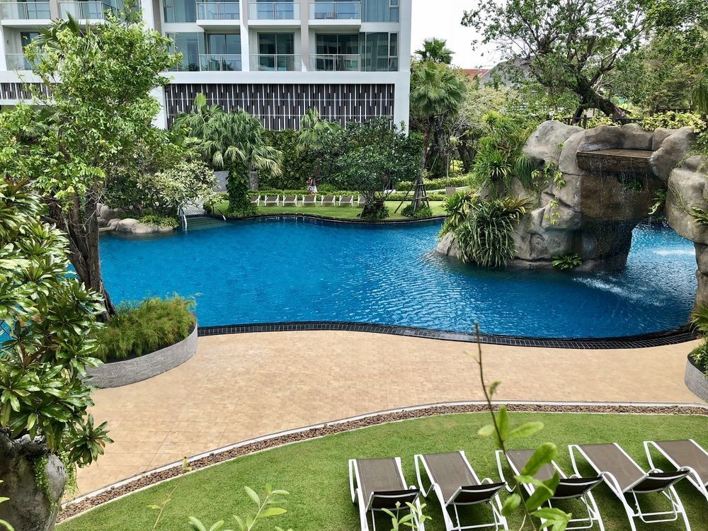 Паттайя: Among Riviera City of Sky Pattaya