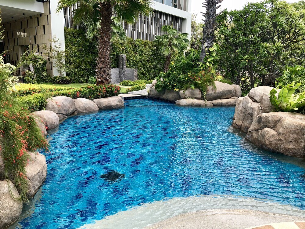 Паттайя: Among Riviera City of Sky Pattaya