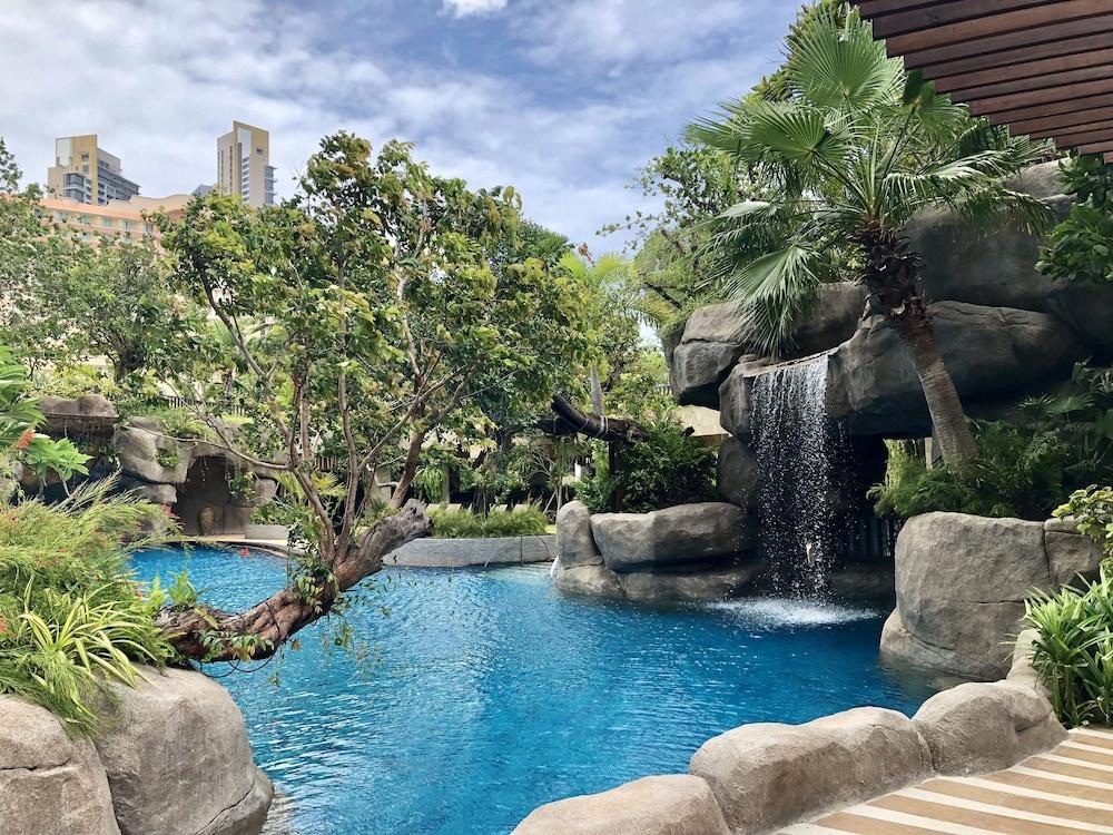 Паттайя: Among Riviera City of Sky Pattaya