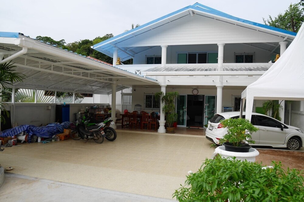 Остров Тау: Nawee Guesthouse Sairee - Hostel
