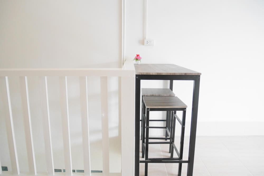 Остров Тау: Nawee Guesthouse Sairee - Hostel