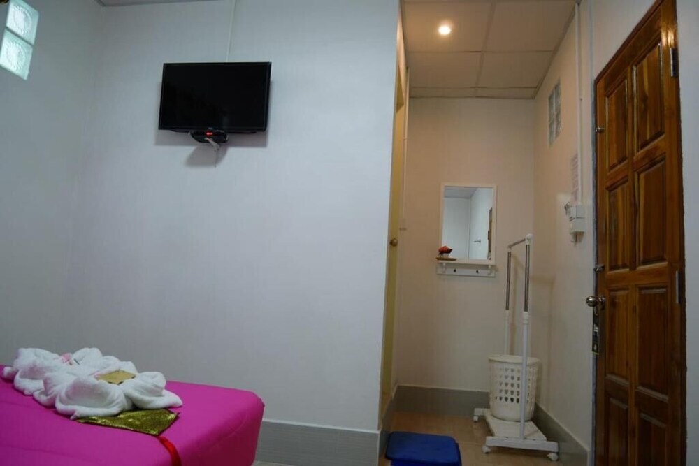 Остров Тау: Nawee Guesthouse Sairee - Hostel