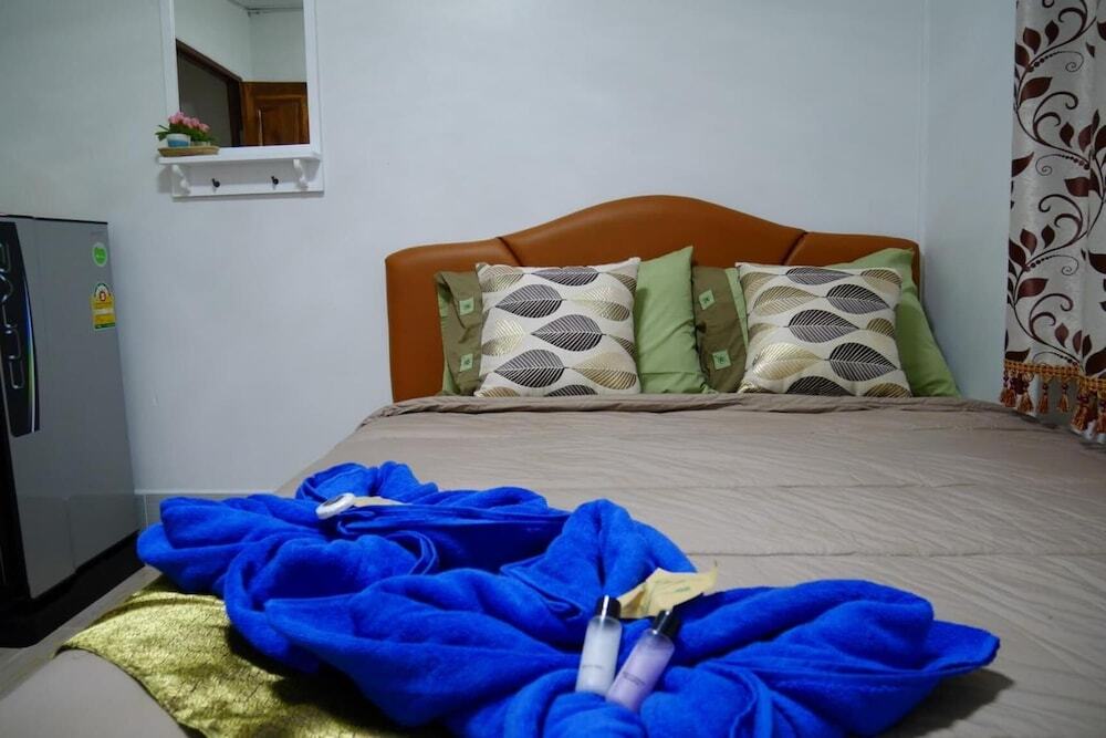 Остров Тау: Nawee Guesthouse Sairee - Hostel