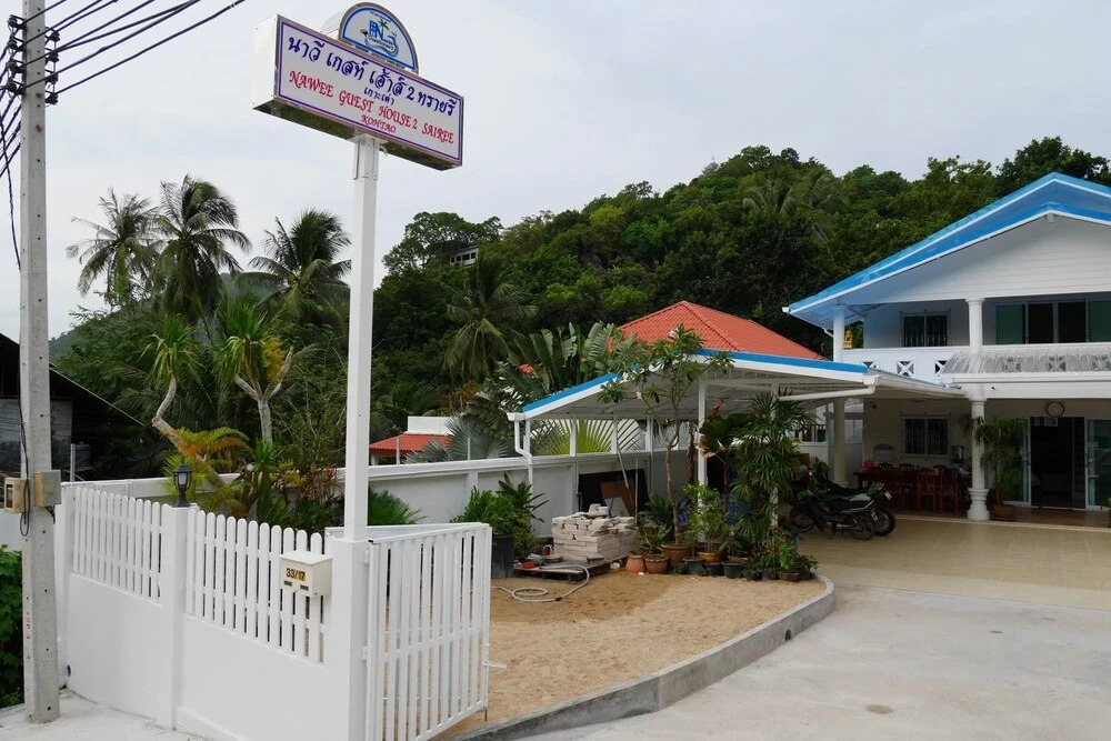 Остров Тау: Nawee Guesthouse Sairee - Hostel
