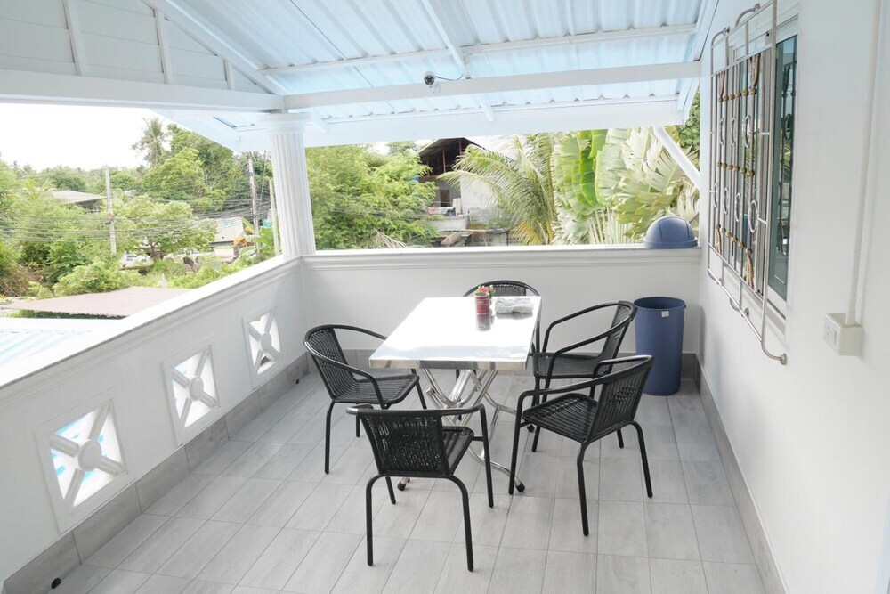 Остров Тау: Nawee Guesthouse Sairee - Hostel