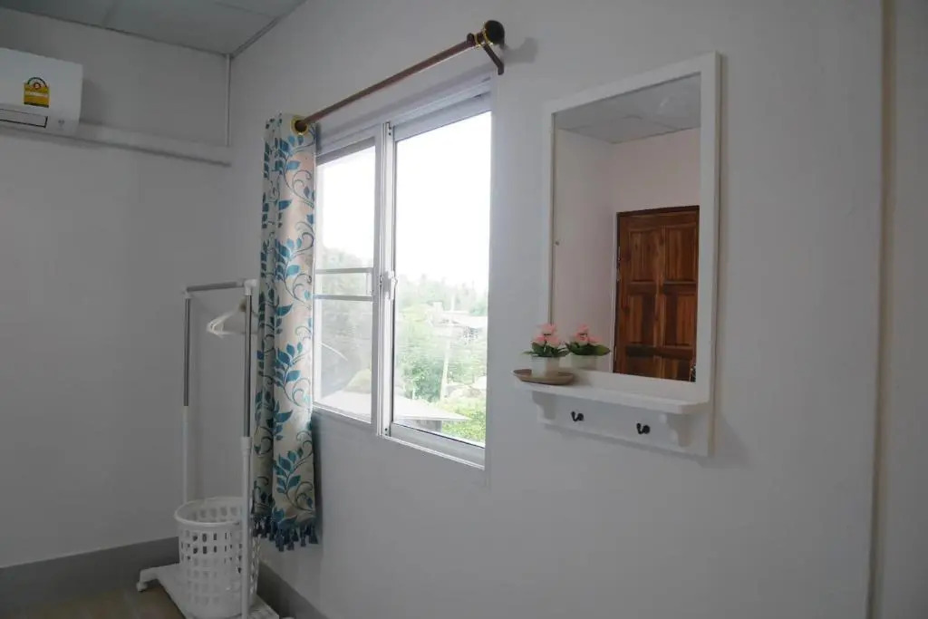 Остров Тау: Nawee Guesthouse Sairee - Hostel