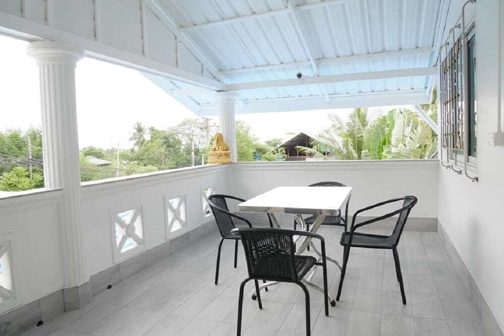 Остров Тау: Nawee Guesthouse Sairee - Hostel
