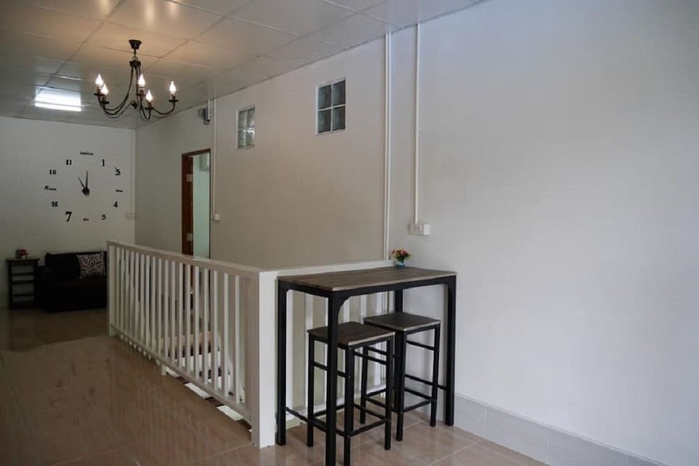 Остров Тау: Nawee Guesthouse Sairee - Hostel